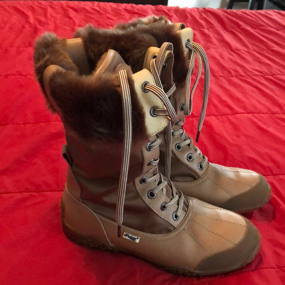 New w/o tags Pajar waterproof, lined boots.
